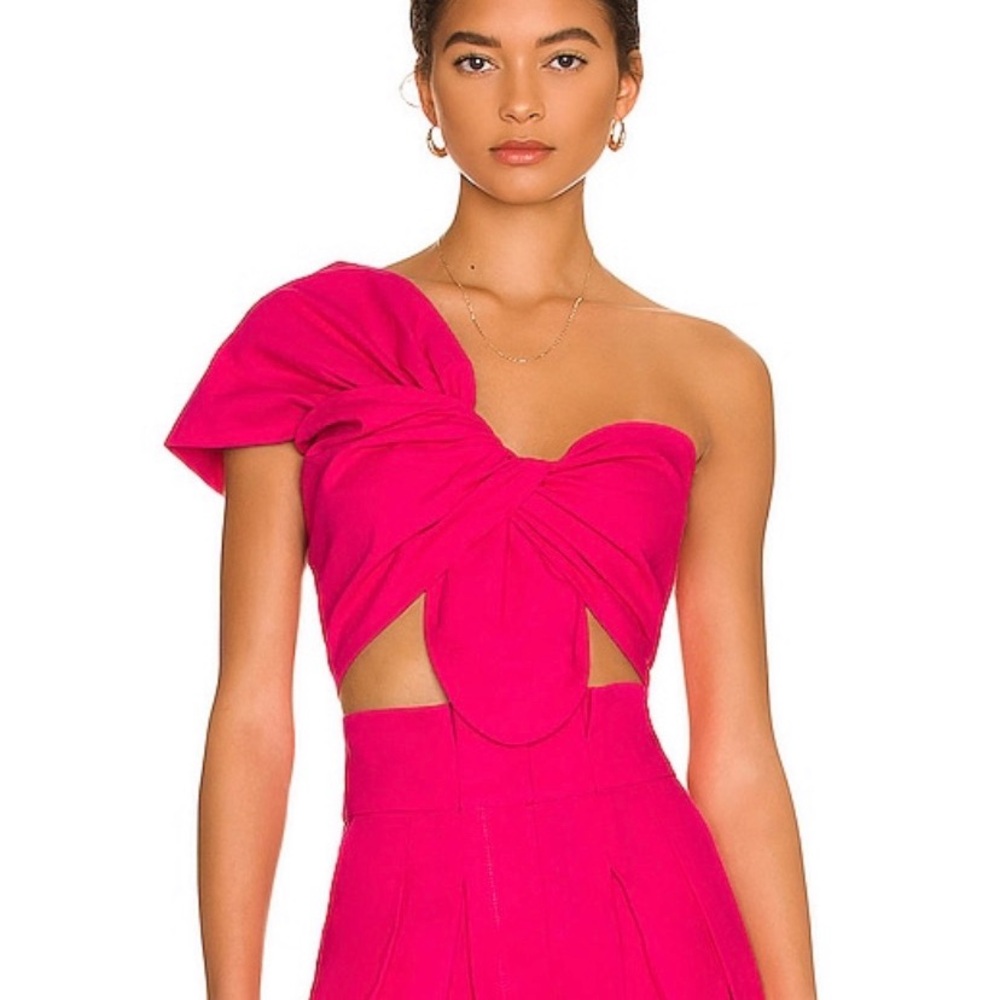 JUST BEE QUEEN sol one shoulder crop top
